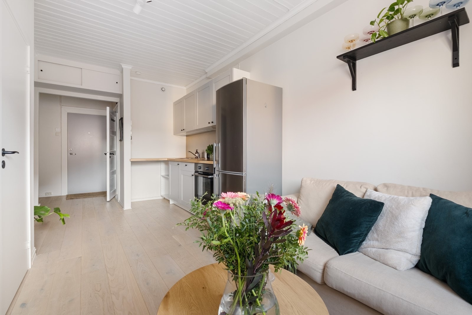 Leiligheten er malt i delikate og tidsriktige farger. Galleribilde