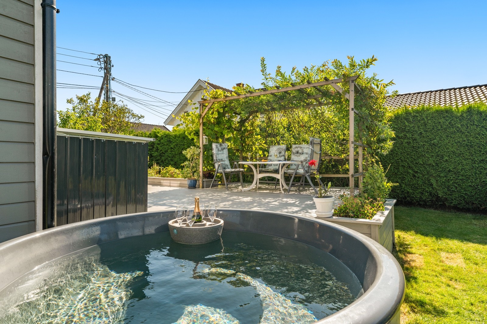 Når sola står på sitt høyeste er det bare å kjøle seg ned her. Galleribilde