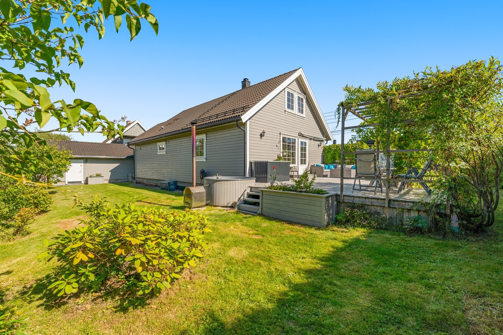 Velkommen til Strømmen og denne innholdsrike eneboligen i Gressrudveien 9! Galleribilde