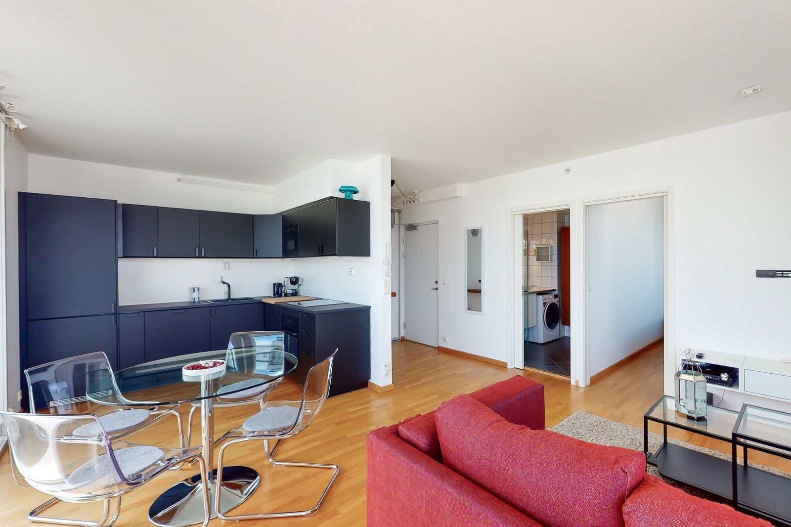 Stue og kjøkken i åpen løsning Galleribilde