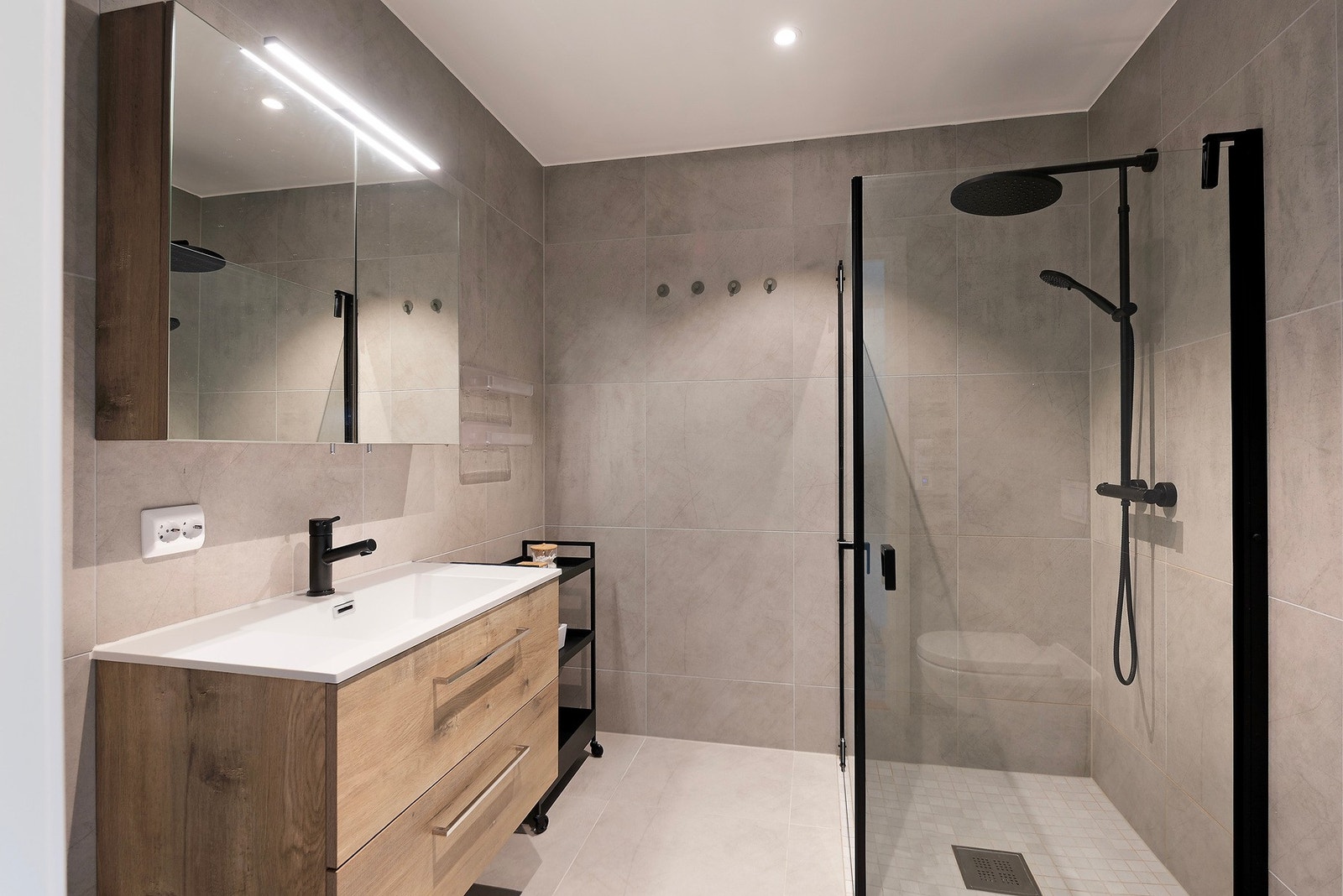 Med 2 fullverdige bad unngår du kø i de travleste periodene - en stor fordel for både hverdag og helg Galleribilde