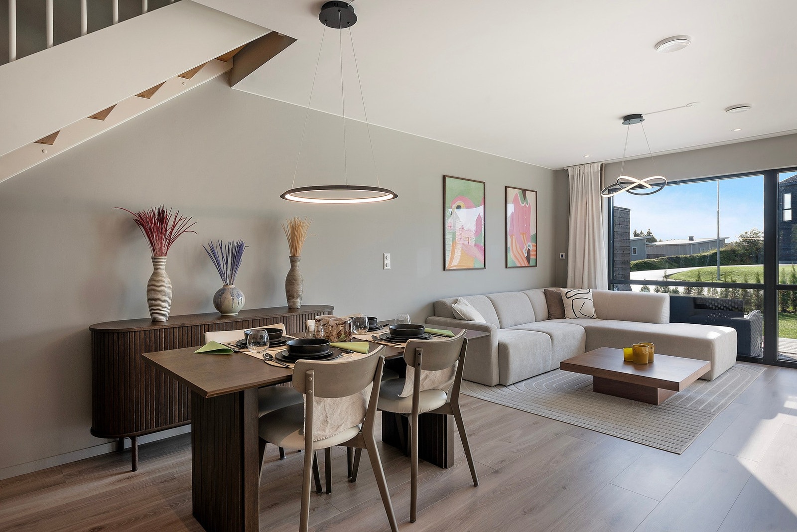 Boligens ventilasjonsanlegg gir deg enkel kontroll over luftkvaliteten, mens varmekabler i gulvet sørger for en behagelig og jevn varme gjennom de kaldeste månedene Galleribilde