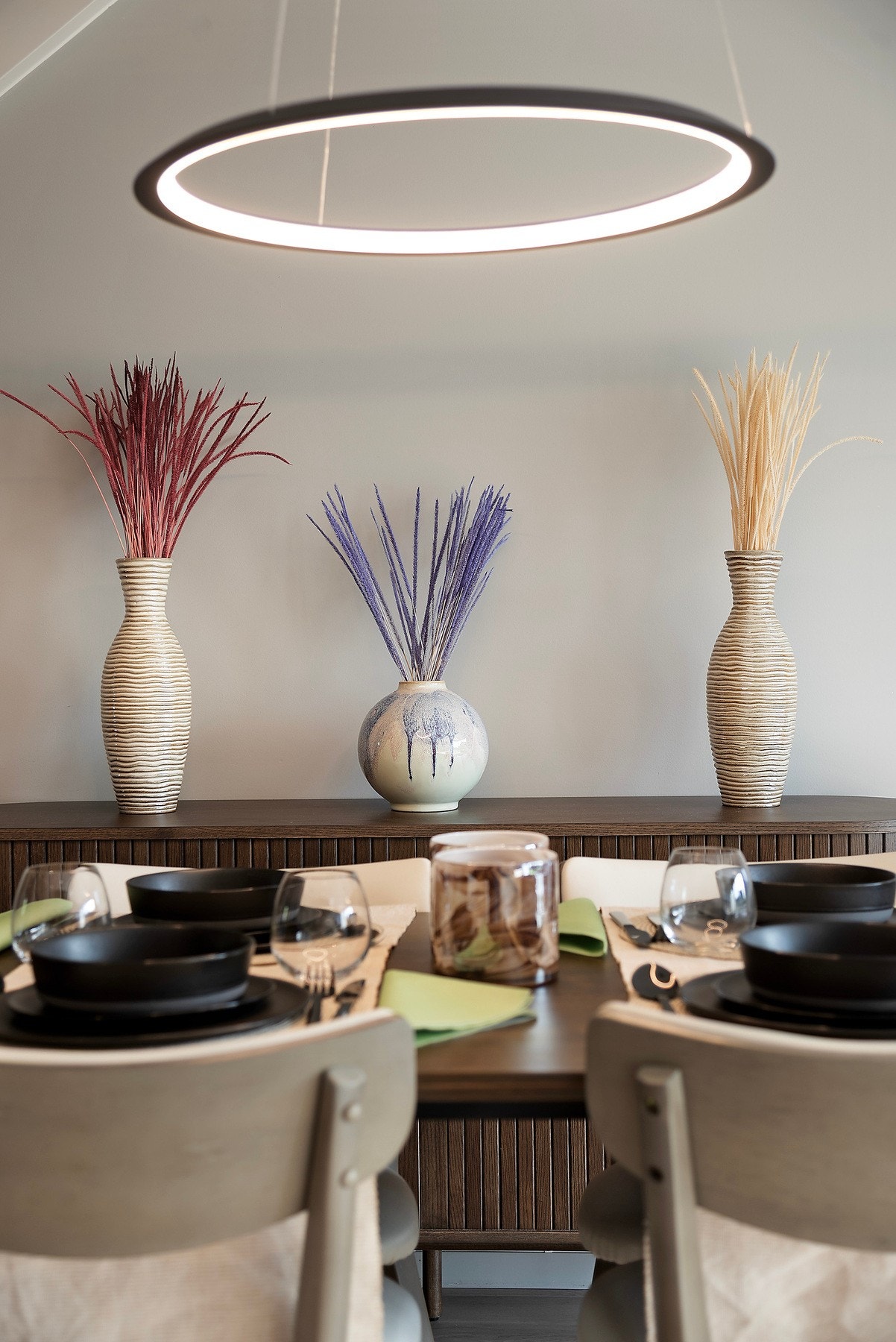 Lyse og rene overflater gir deg en bolig som er lett å innrede med din egen personlighet og stil - et harmonisk utgangspunkt for akkurat det hjemmet du ønsker deg Galleribilde