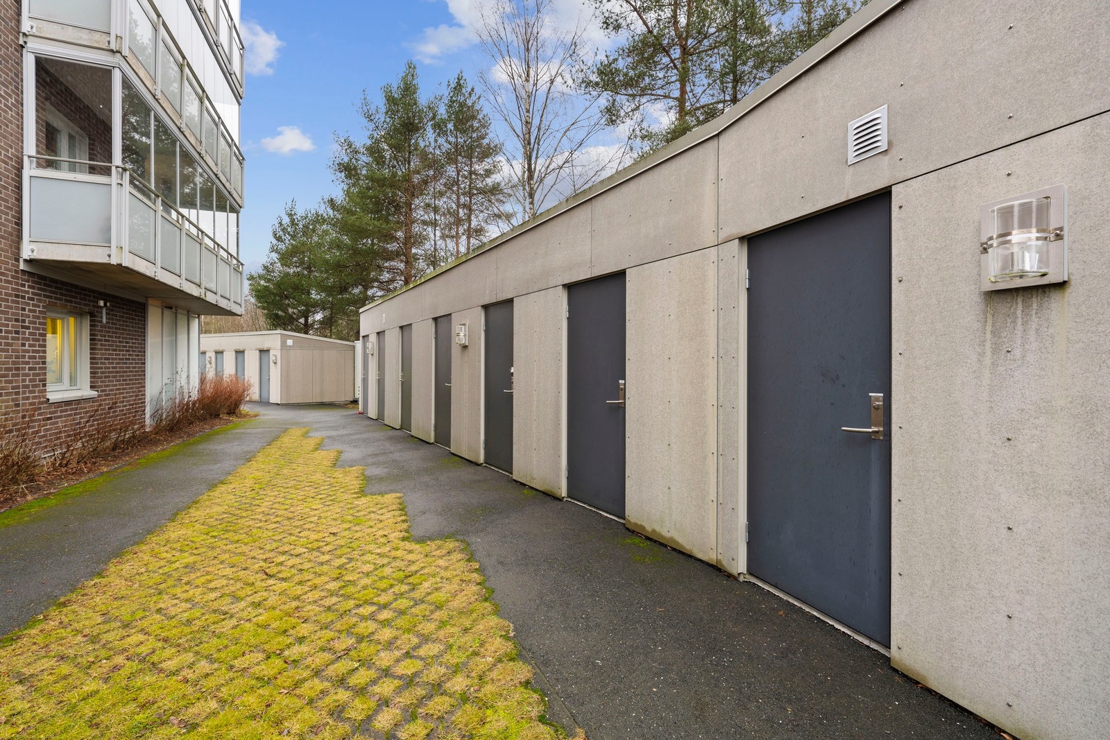 Utvendig bod i felles bodbygg. Galleribilde