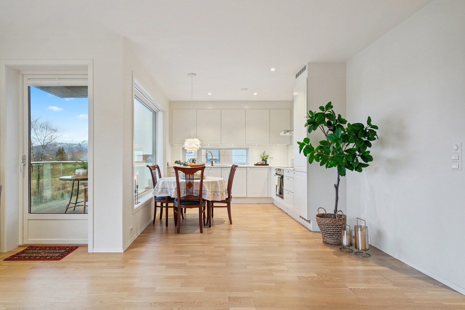 Fra stue/kjøkken er det utgang til - Galleribilde