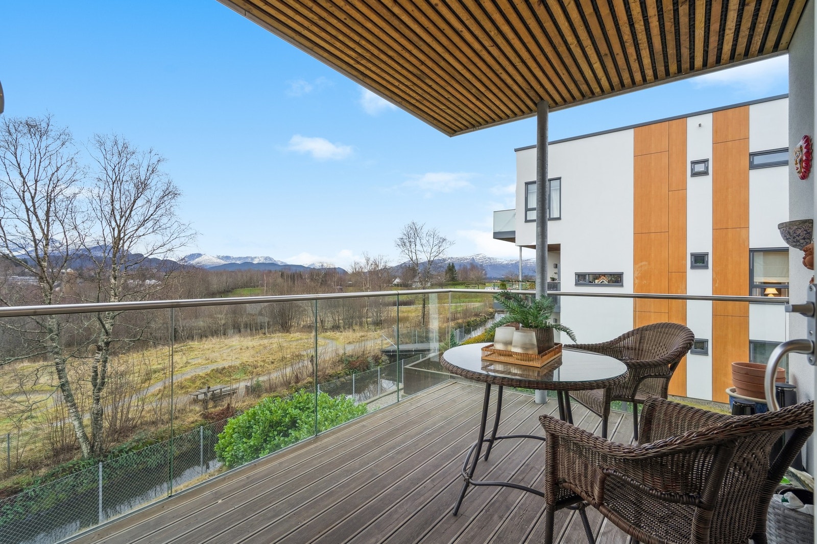 På balkongen er det plass til sittegruppe. Galleribilde