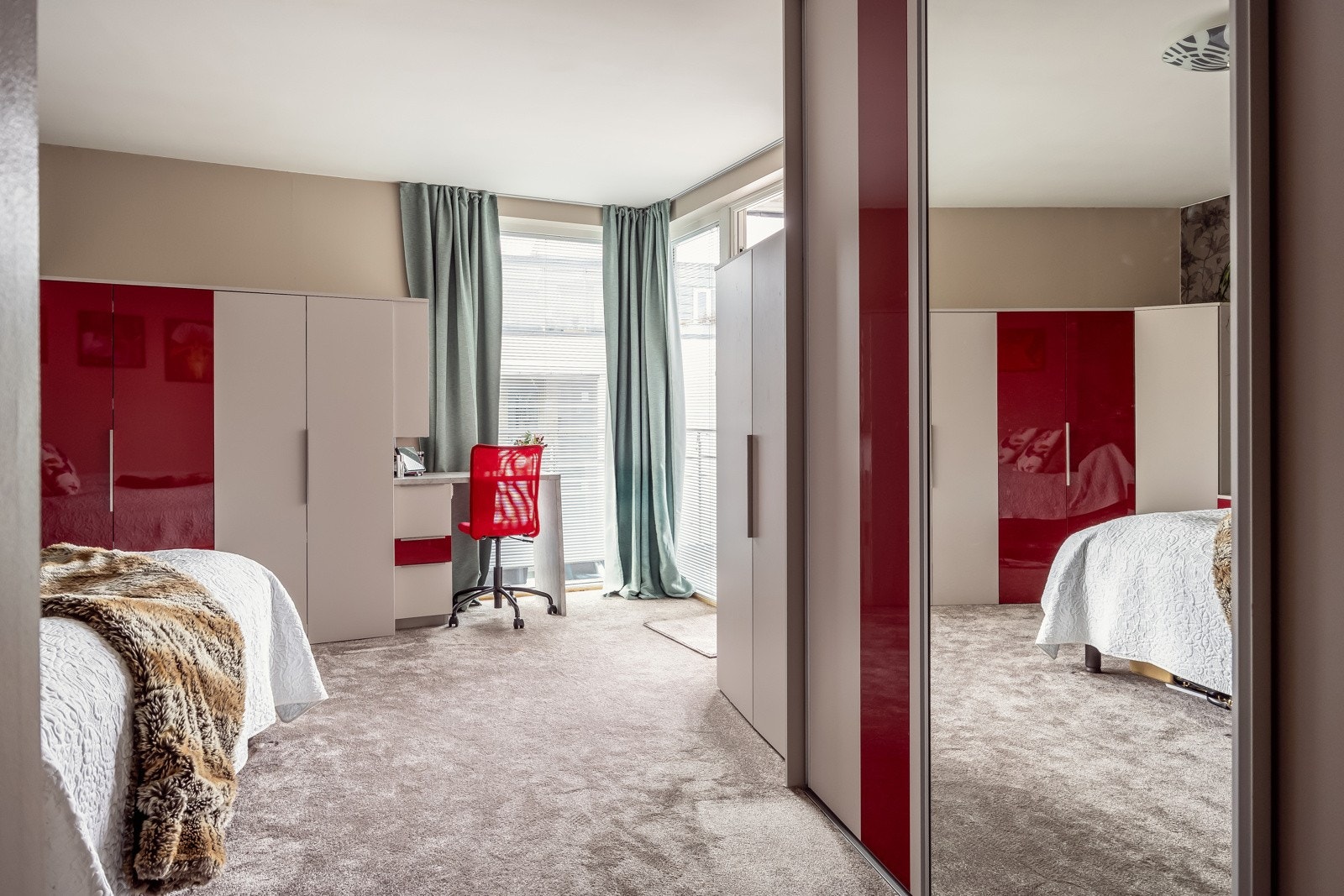 Soverom 1 på 20m². Montert varmepumpe med aircondition på begge soverom. Galleribilde