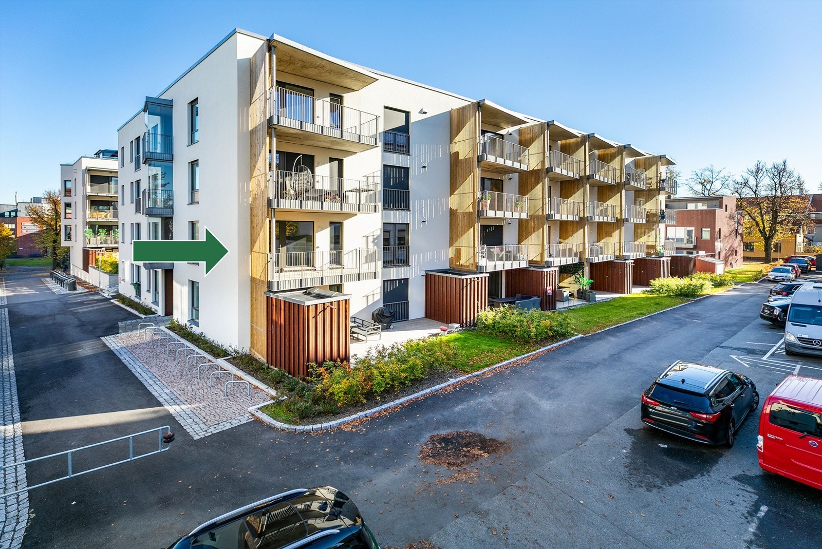 Leiligheten har en attraktiv plassering på enden av andre etasje og vestsiden av Skarmyrakvartalet. Galleribilde