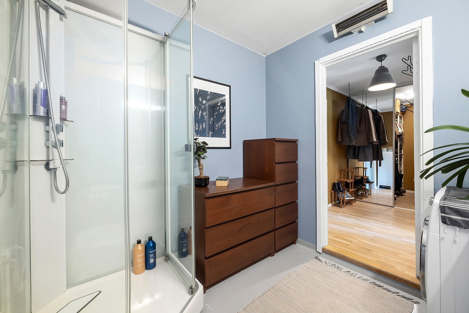 Dusjkabinett med klart glass fra Porsgrund. Galleribilde