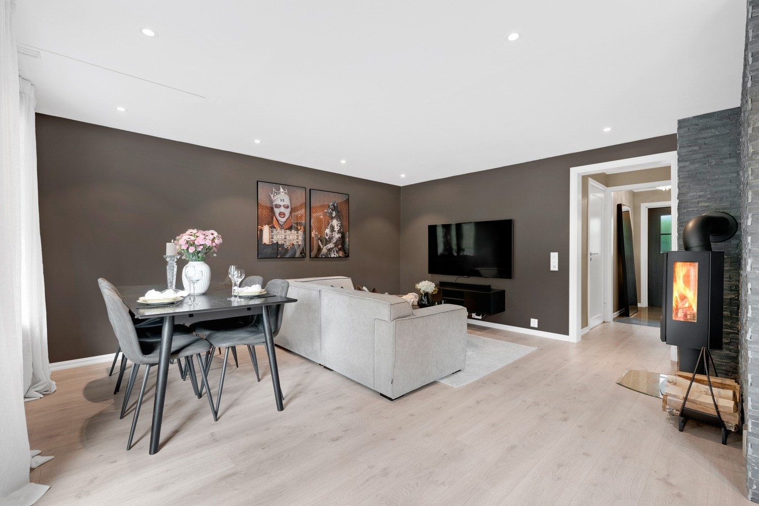 Boligen fremstår moderne og delikat med flotte overflater! Galleribilde