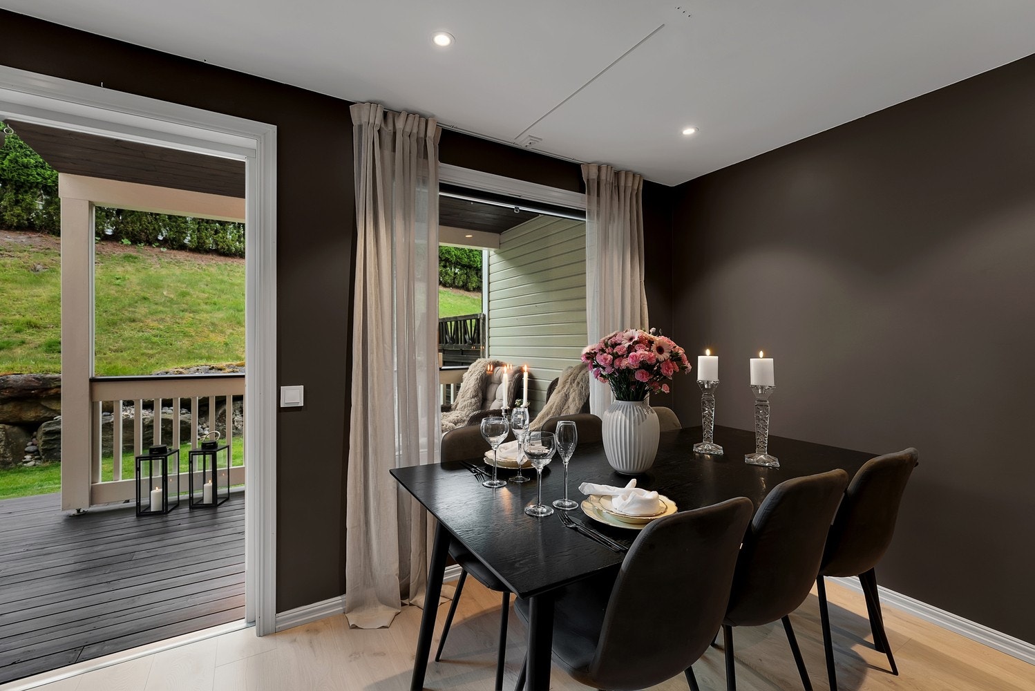 Her kan du nyte mange fine stunder og måltider med nære og kjære! Galleribilde