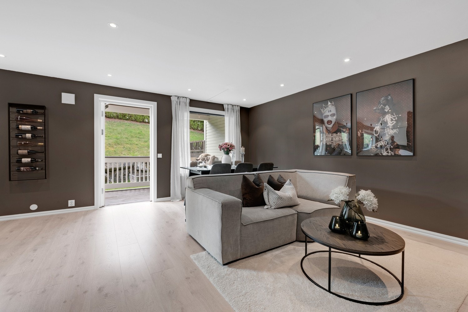 Boligen har gjennomgående delikate og moderne overflater! Galleribilde