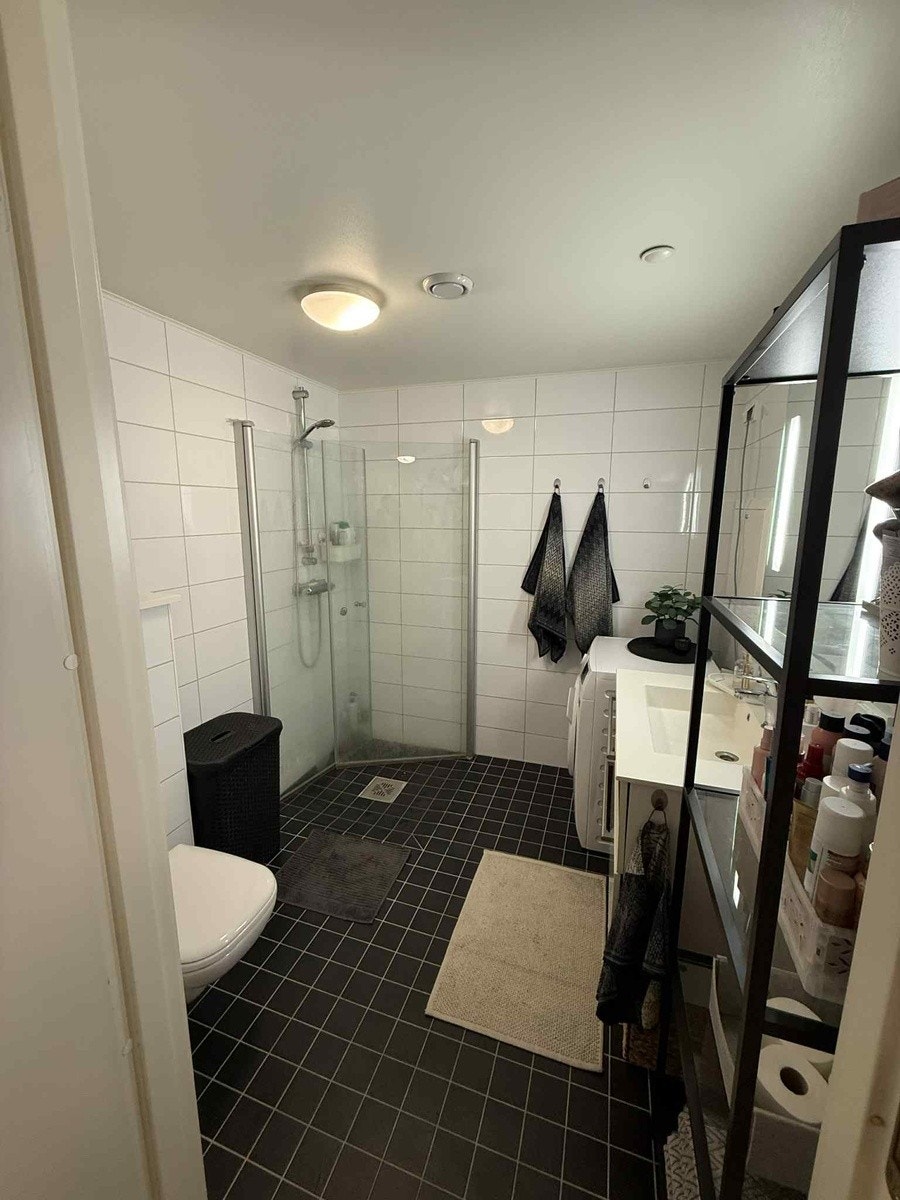 Bad med dusjkabinett Galleribilde