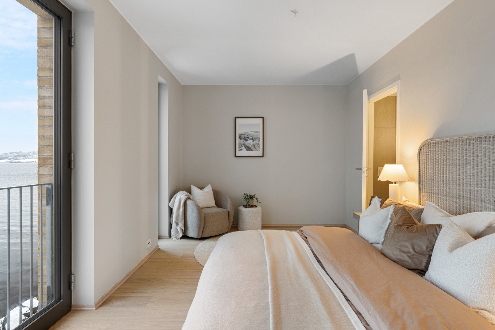 Leiligheten har to soverom - ett mindre og ett romslig hovedsoverom. Galleribilde