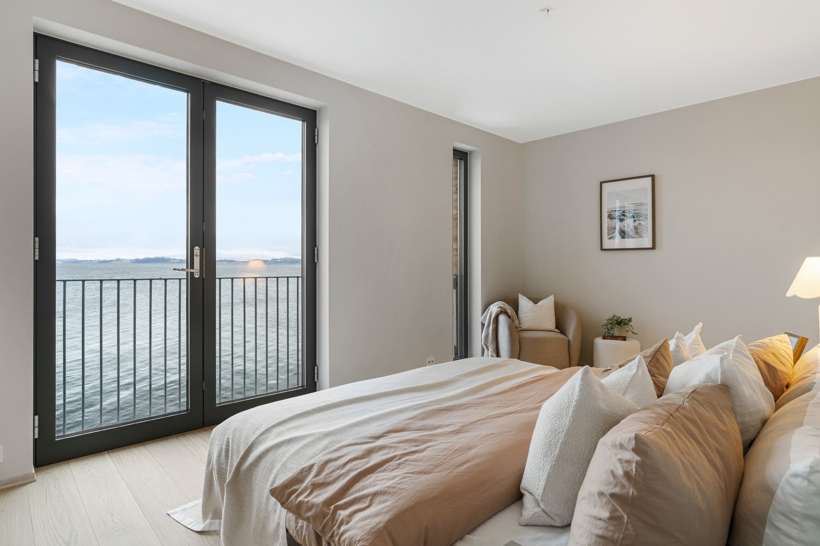 Her kan man våkne med utsikten fra den franske balkongen. Galleribilde