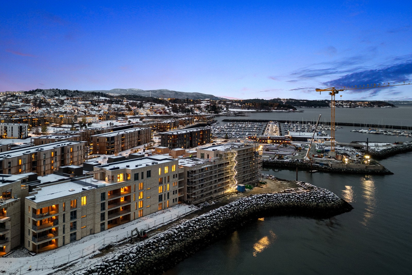 Det vil bli opparbeidet gangsti langs sjøen Galleribilde