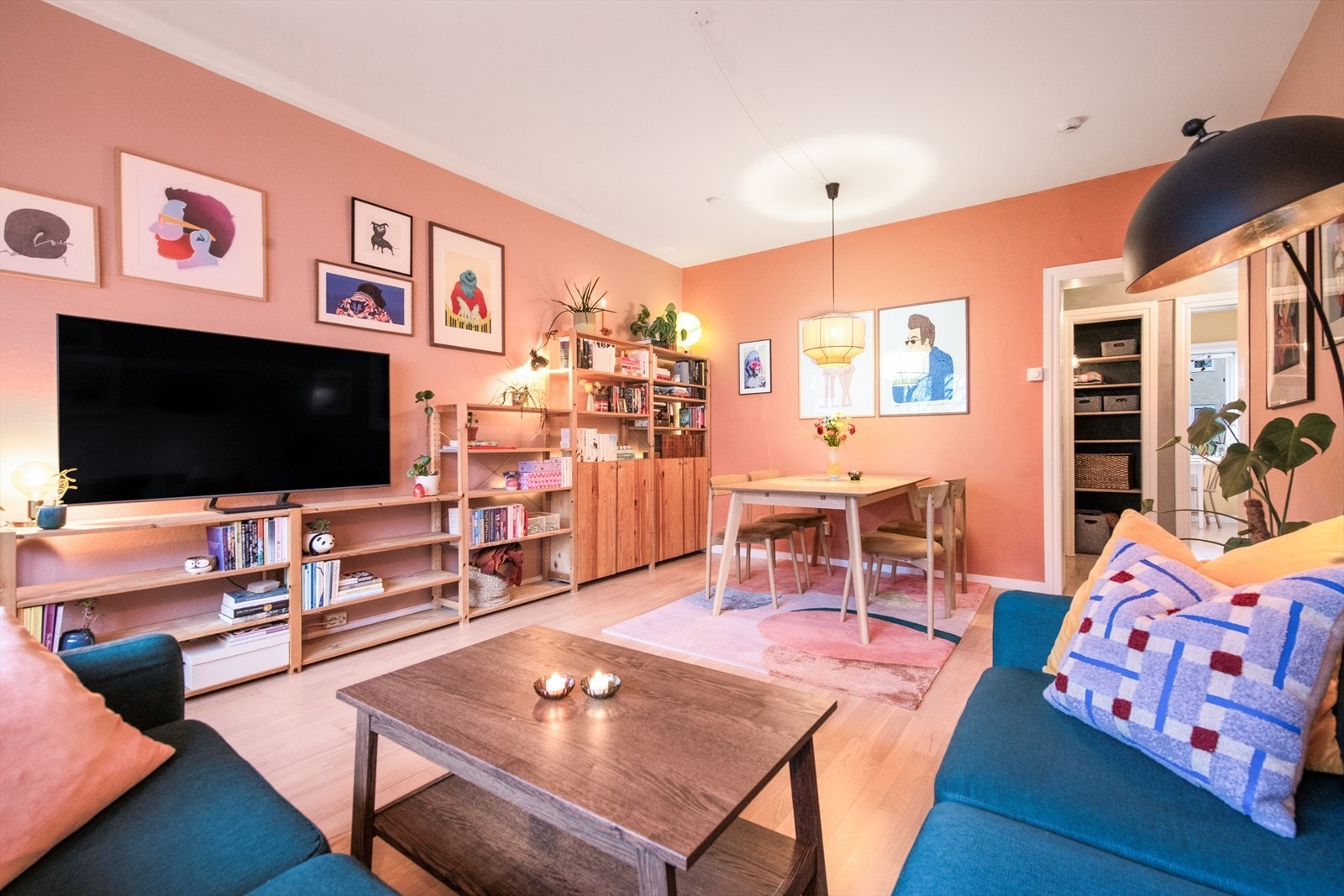 Fargen skaper en varm og innbydende atmosfære, samtidig som den tilfører masse sjarm og personlighet. Galleribilde