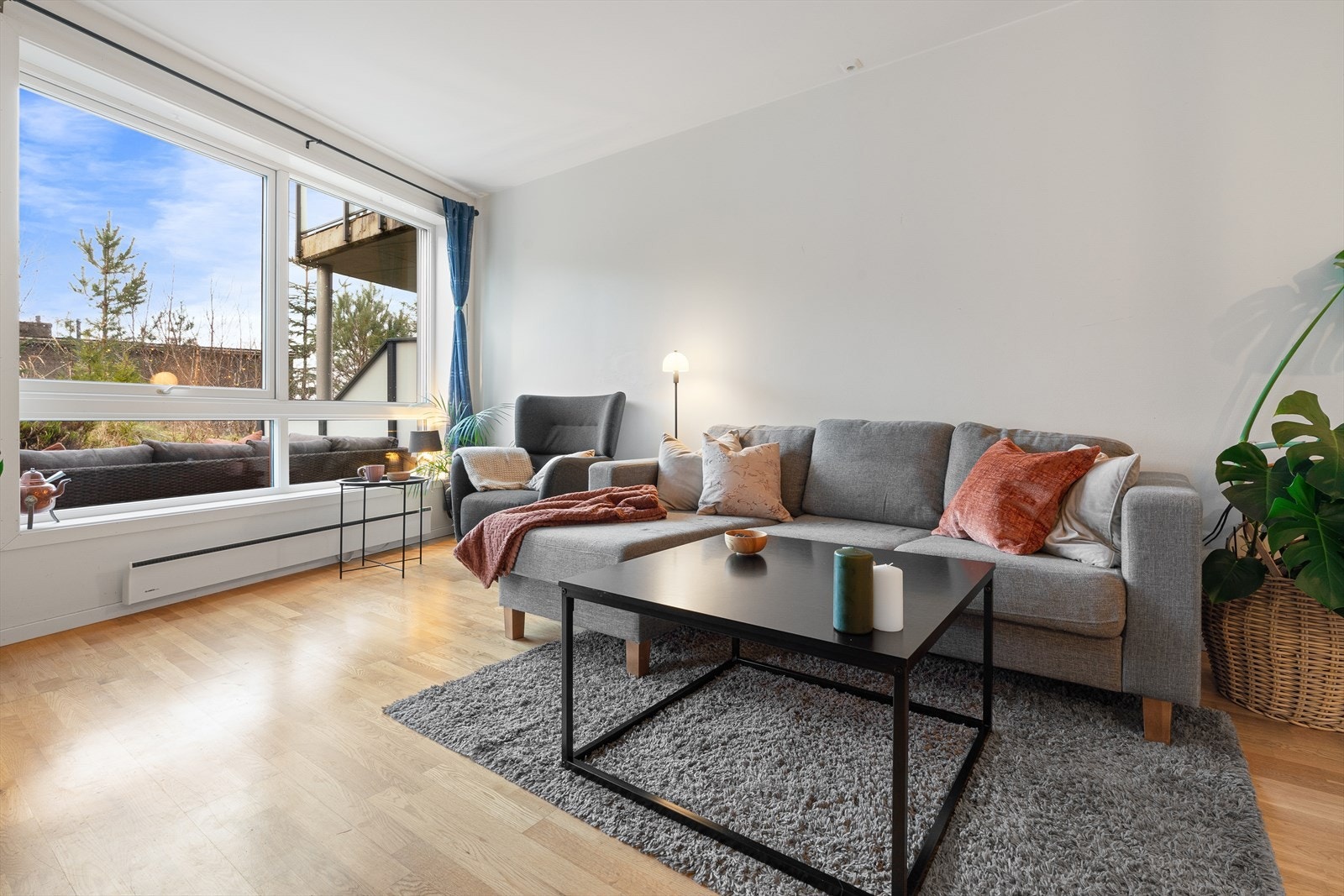 Fra leiligheten er det enkel tilkomst til trivelige turområder på Smørås- og Stendafjellet Galleribilde