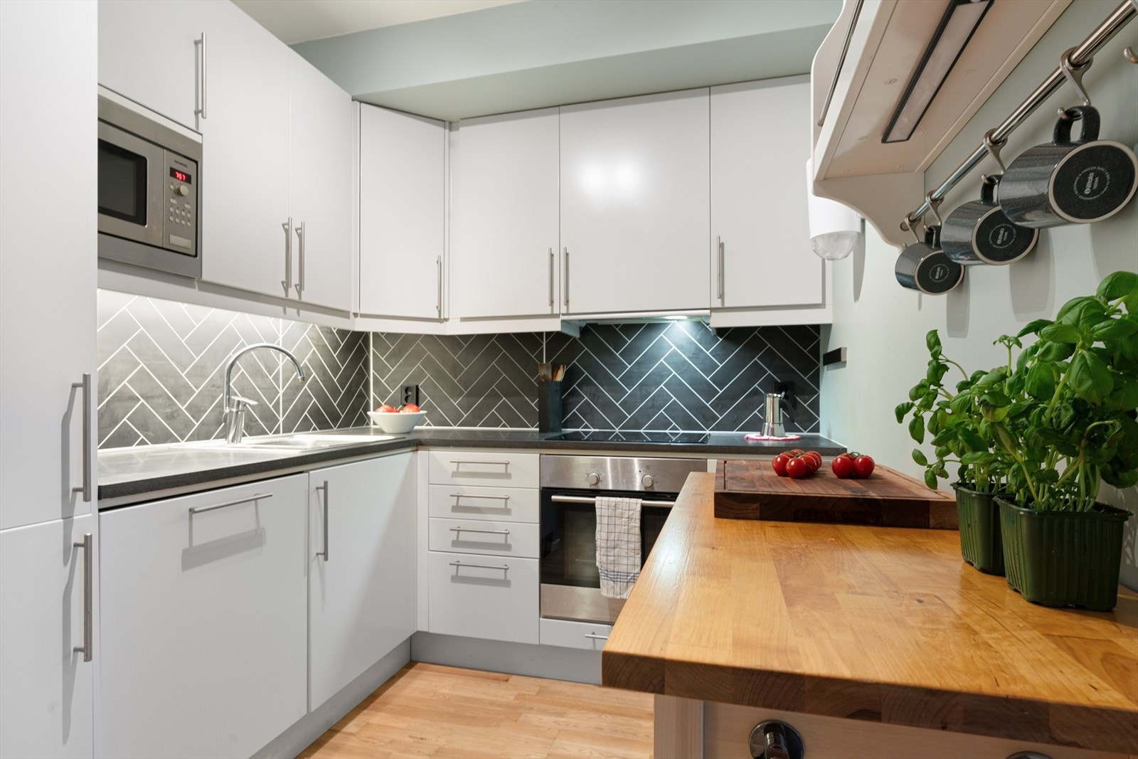 Integrerte hvitevarer på kjøkken Galleribilde