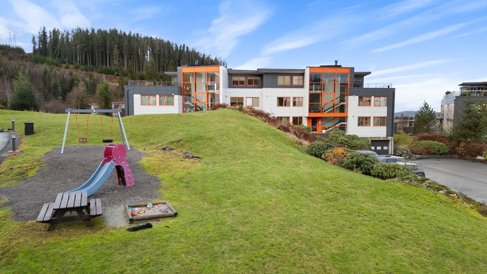 Sameiet ligger i enden av en blindvei med enkel tilkomst til turområder Galleribilde