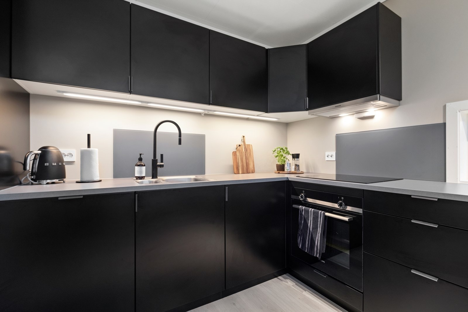 Kjøkken fra drømmekjøkken - med integrerte hvitevarer Galleribilde