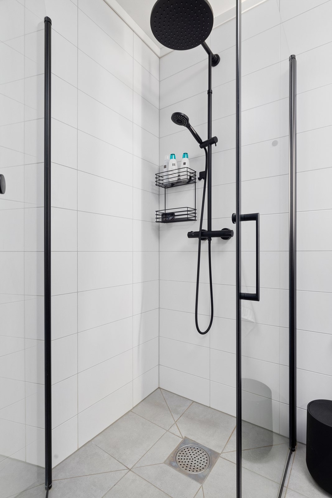 Elegant baderom med tidløse valg Galleribilde