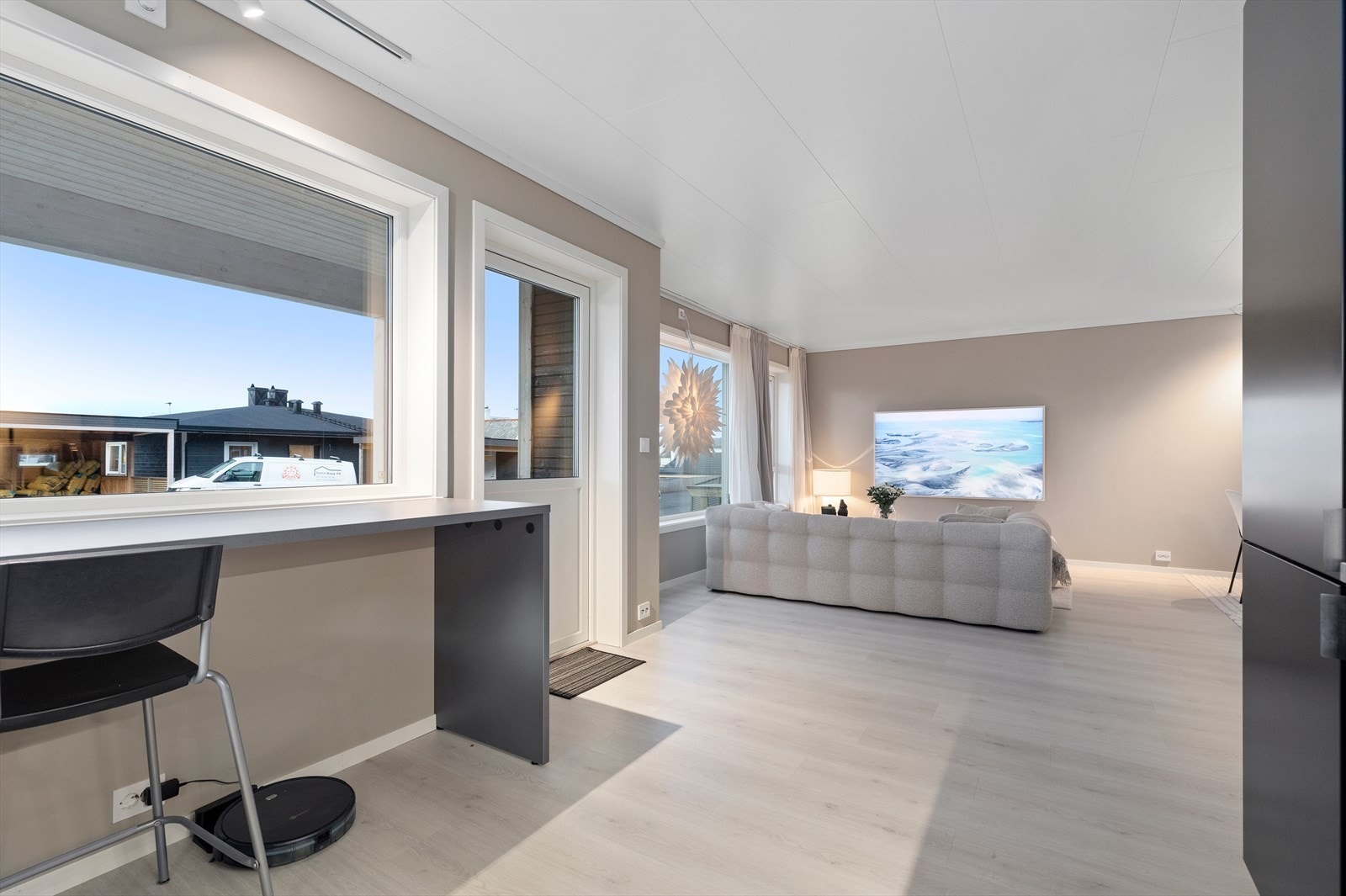 Praktisk barløsning med flott utsikt på kjøkkenet Galleribilde