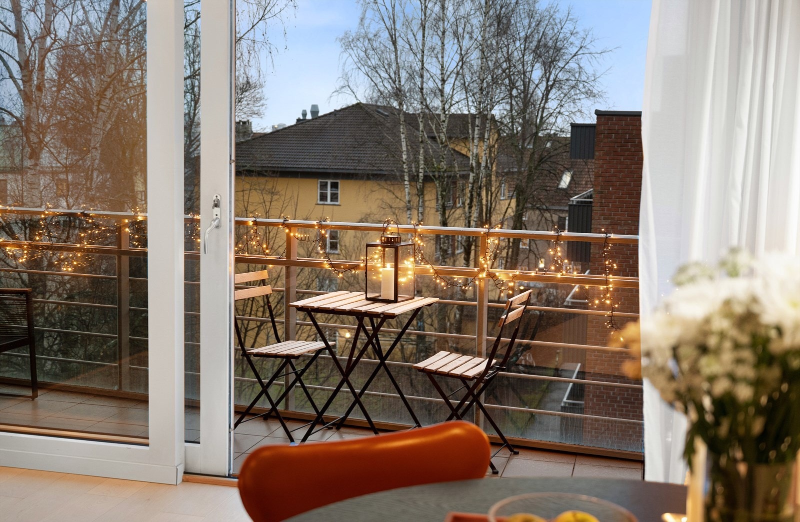 Fra stue er det utgang til sydvestvendt balkong på ca. 6 kvm Galleribilde