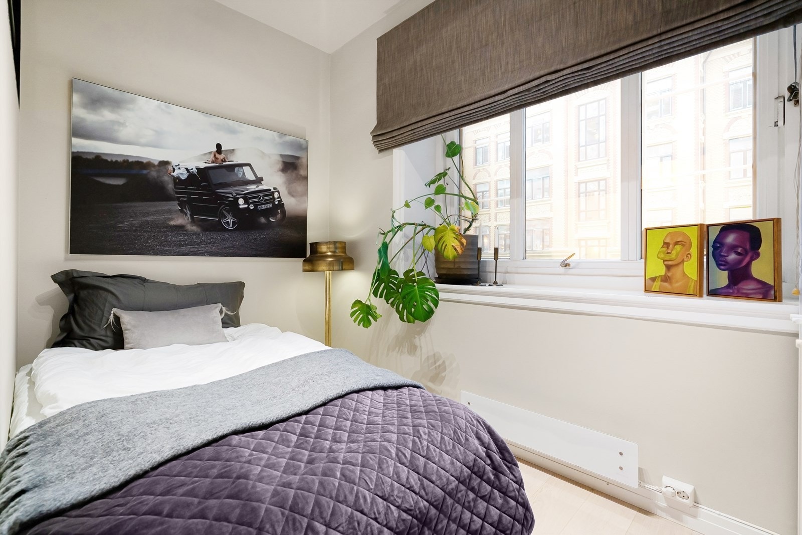 Soverom 2 har god plass og kan brukes som soverom, barnerom, gjesterom eller kontor. Galleribilde