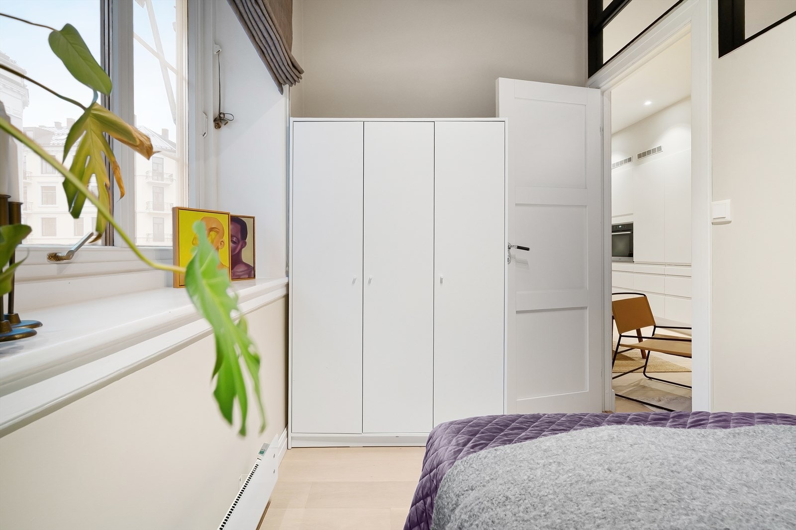 God plass til garderobeskap på soverom 2. Galleribilde