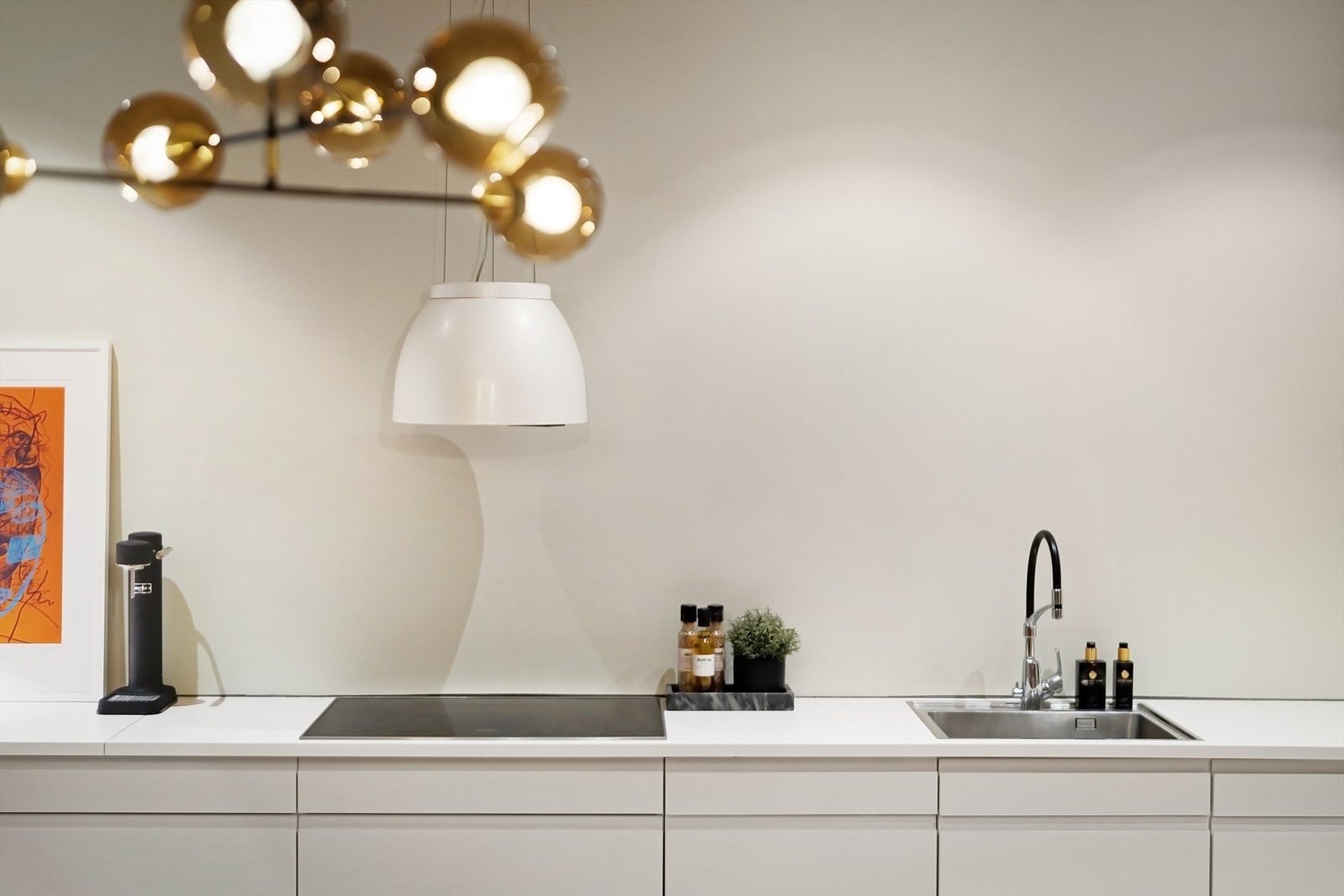 Godt med benkeplass for matlaging. Galleribilde