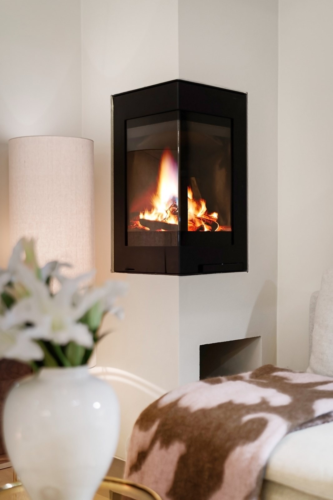 Moderne peis som varmer godt. Galleribilde