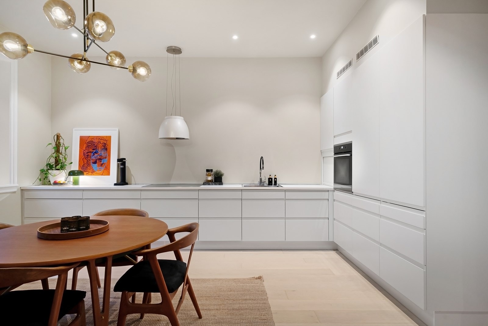 Lekker HTH-kjøkken med Miele hvitevarer fra 2017. Galleribilde