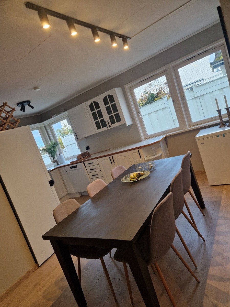 Spisestue på kjøkkenet Galleribilde