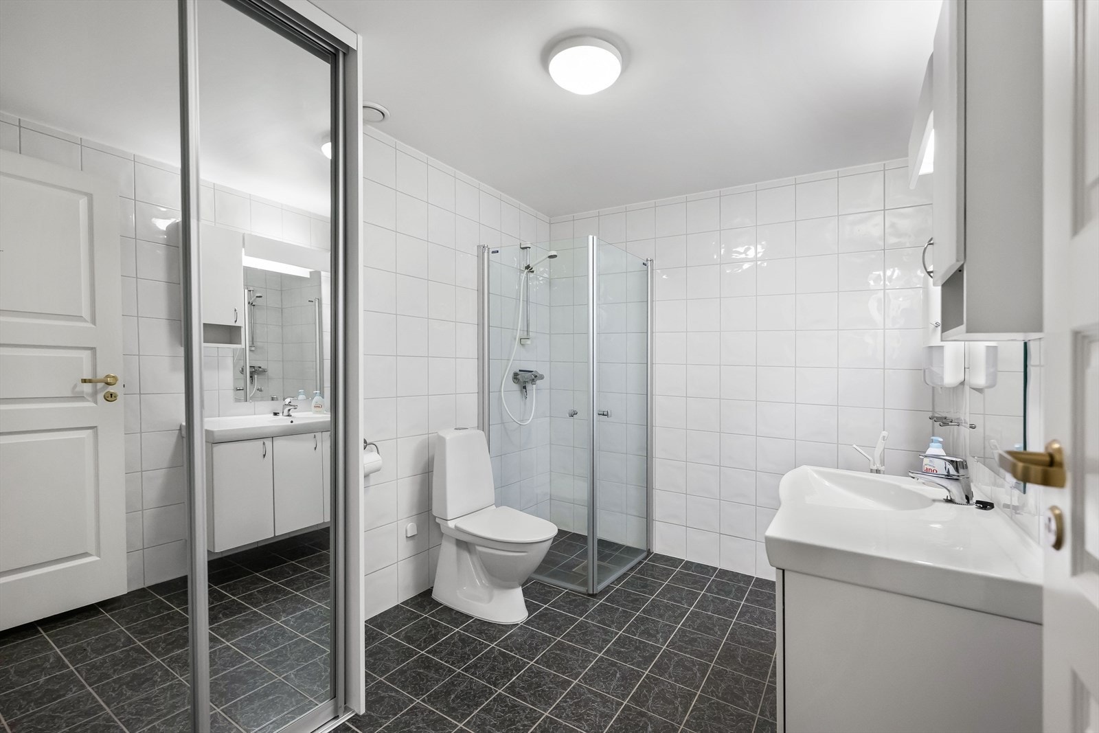 Baderom hybel. Galleribilde