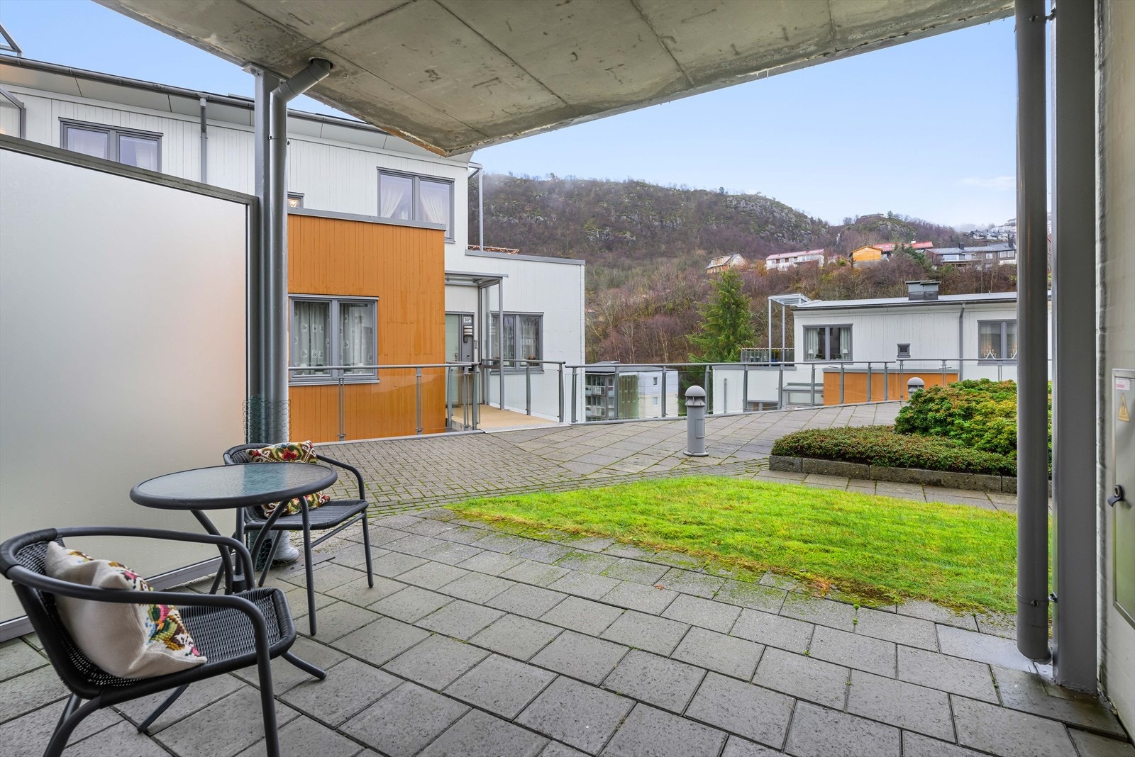 Markterrasse i front av stue. Galleribilde