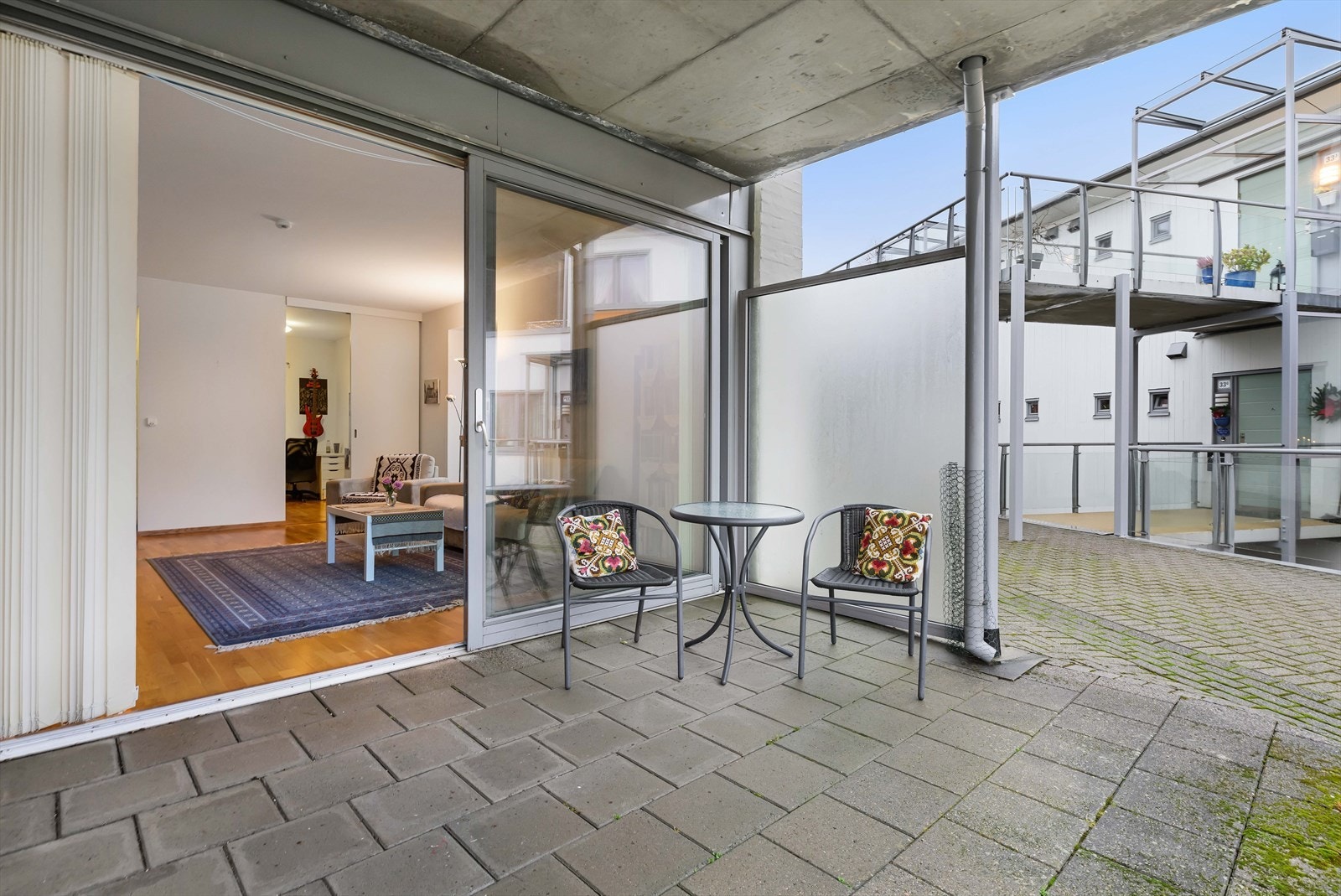 Uteplass i front av stue. Galleribilde