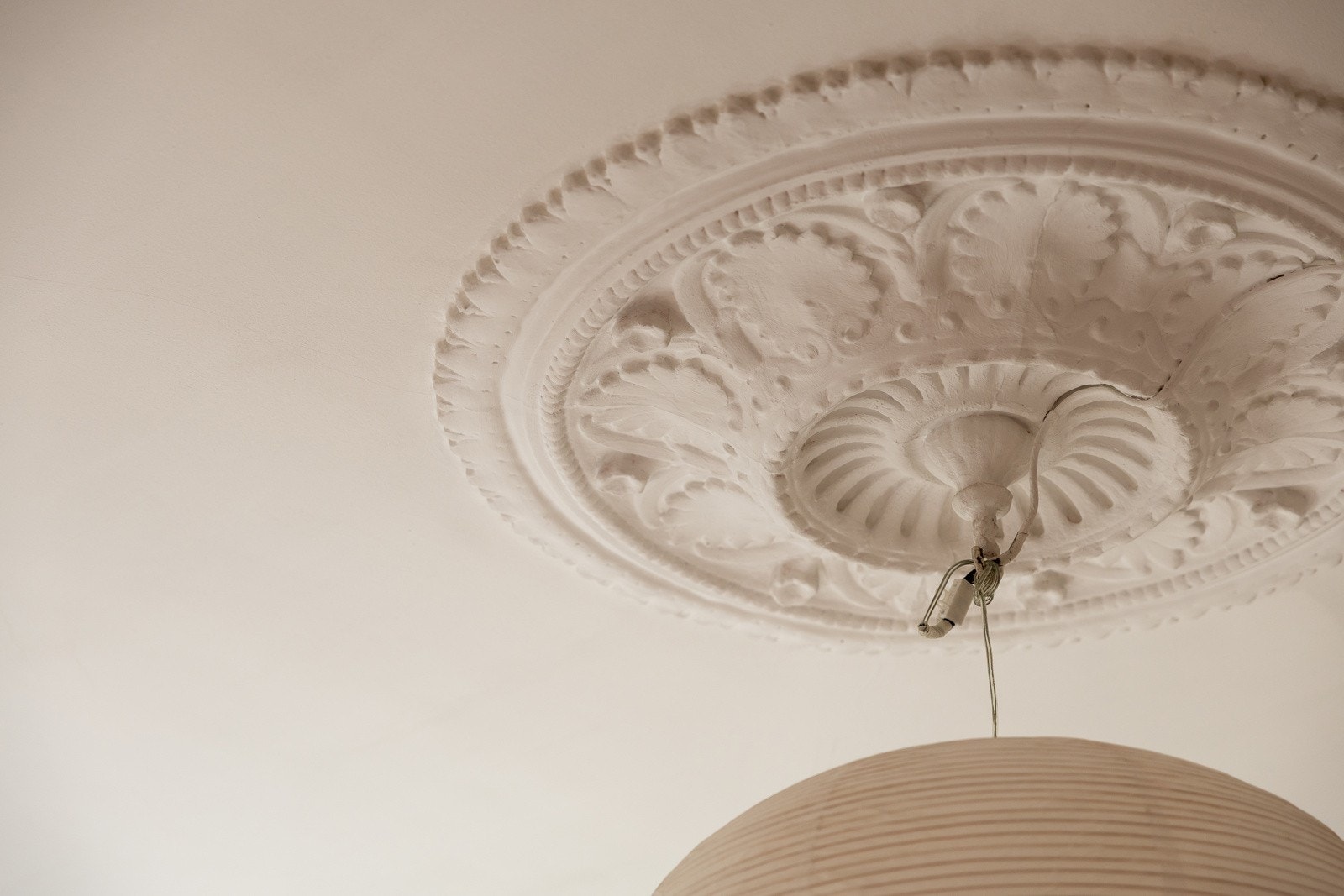 Flere klassiske detaljer i de fleste rom gir en helt unik opplevelse. Galleribilde