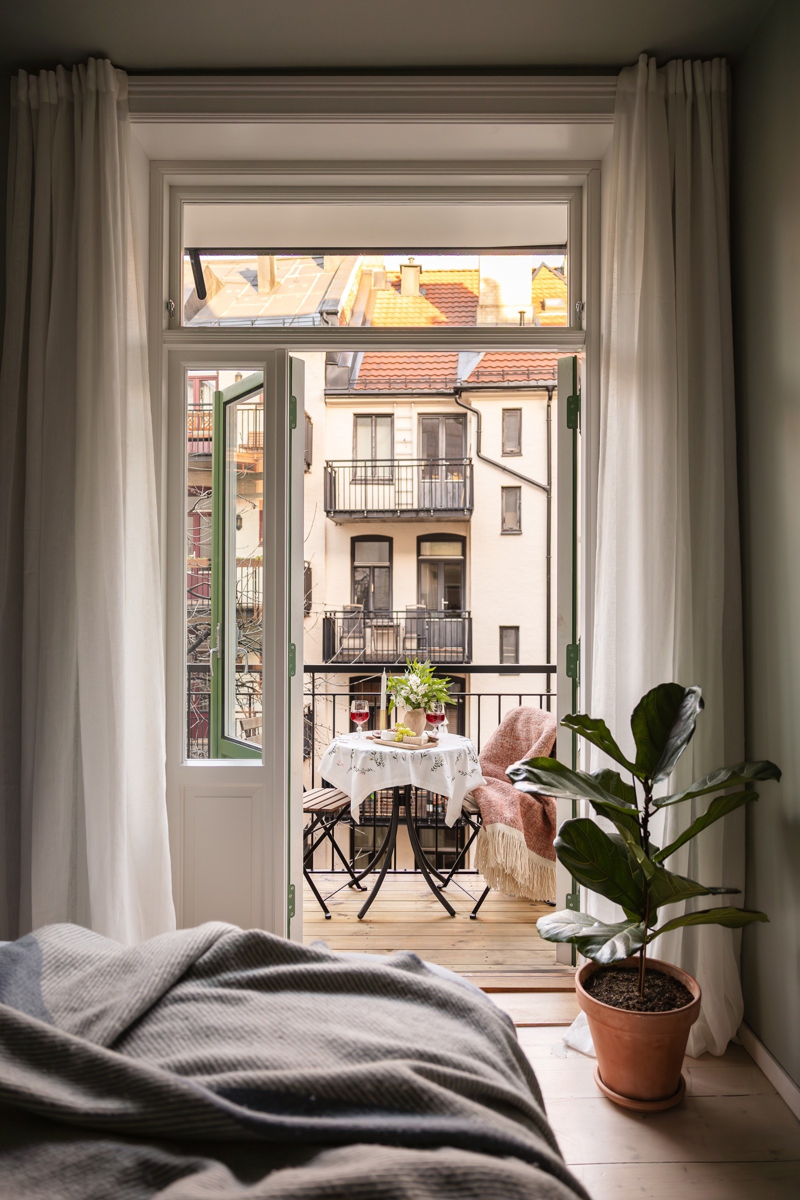 Selgers ord: "Fra soverommet er det utgang til en privat balkong, perfekt for morgenkaffen eller en stille sommerkveld." Galleribilde