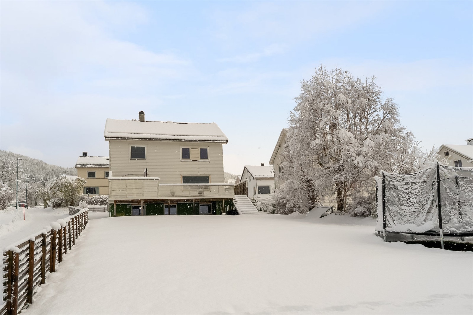 Innholdsrik enebolig over 3 plan. Galleribilde