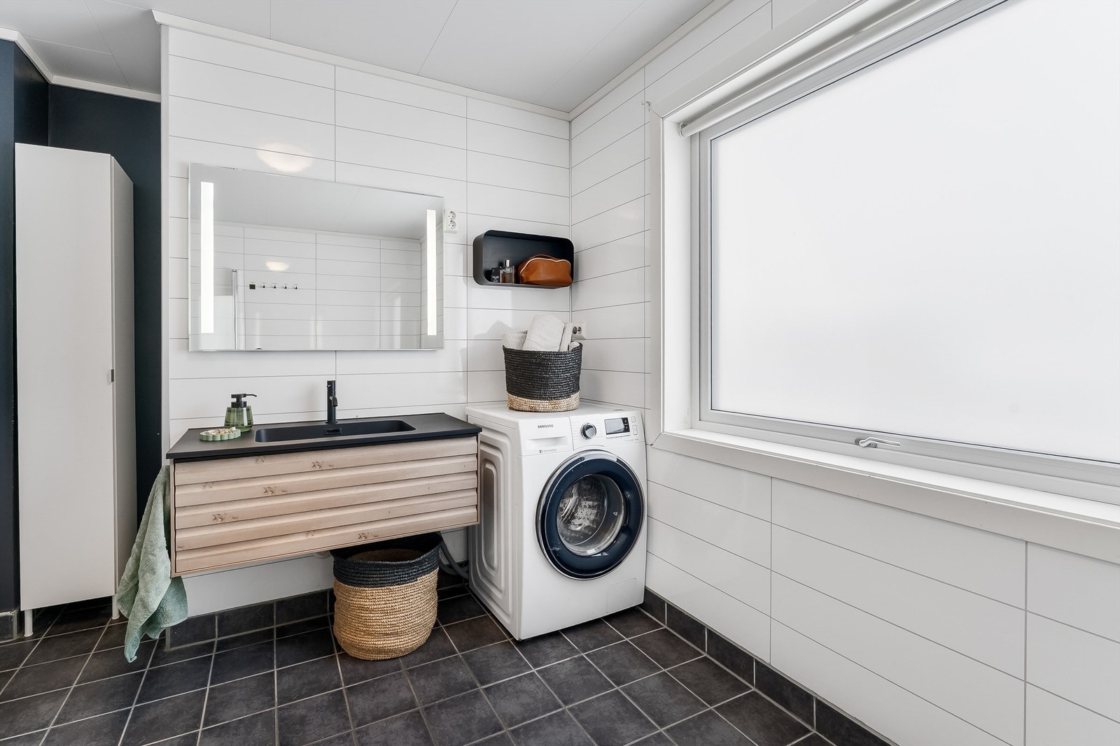 Flislagt bad med varmekabler i gulv. Galleribilde