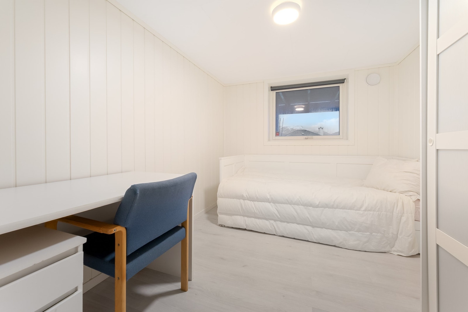 Byggemeldt arbeidsrom innredet som soverom 2 i kjeller. Galleribilde