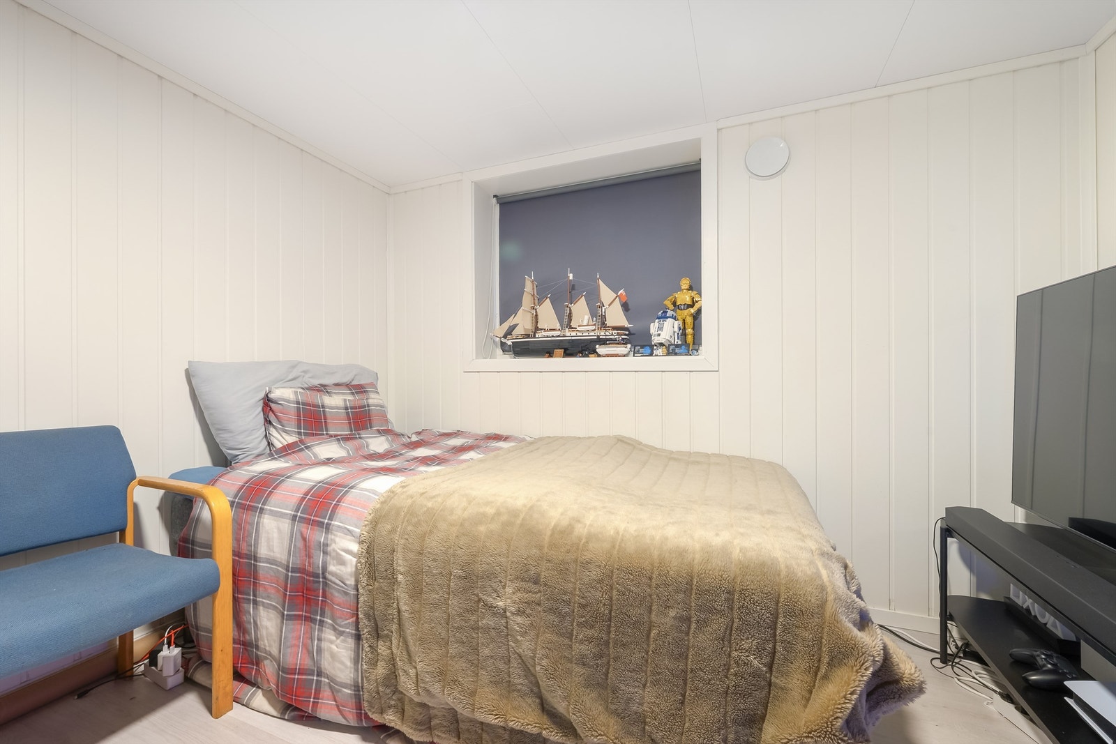 Byggemeldt bod i kjeller innredet som soverom. Galleribilde