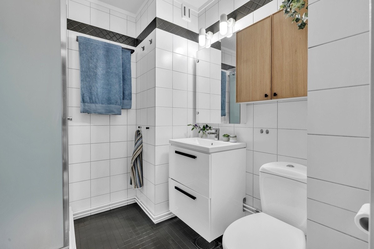 Eldre servant med ny benkinnredning i 2020 Galleribilde