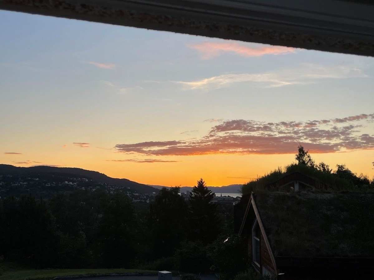 Fin kveldssol fra hybelvinduet Galleribilde