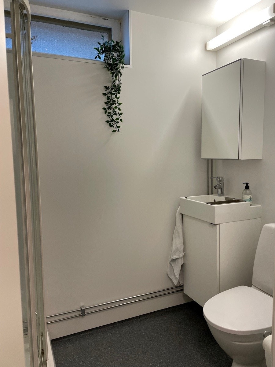 Bad m/dusj. Varme i gulv. Galleribilde