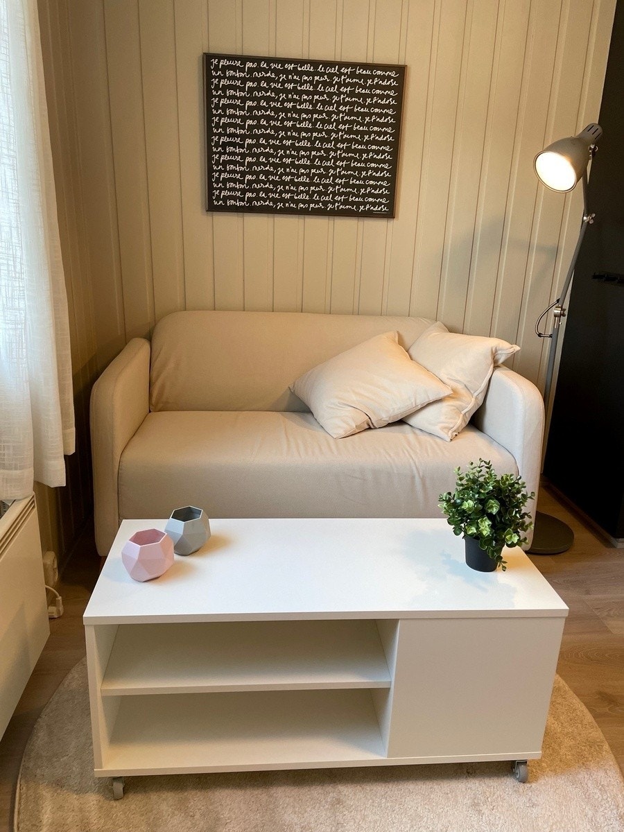 Sofa og bord med oppbevaring Galleribilde