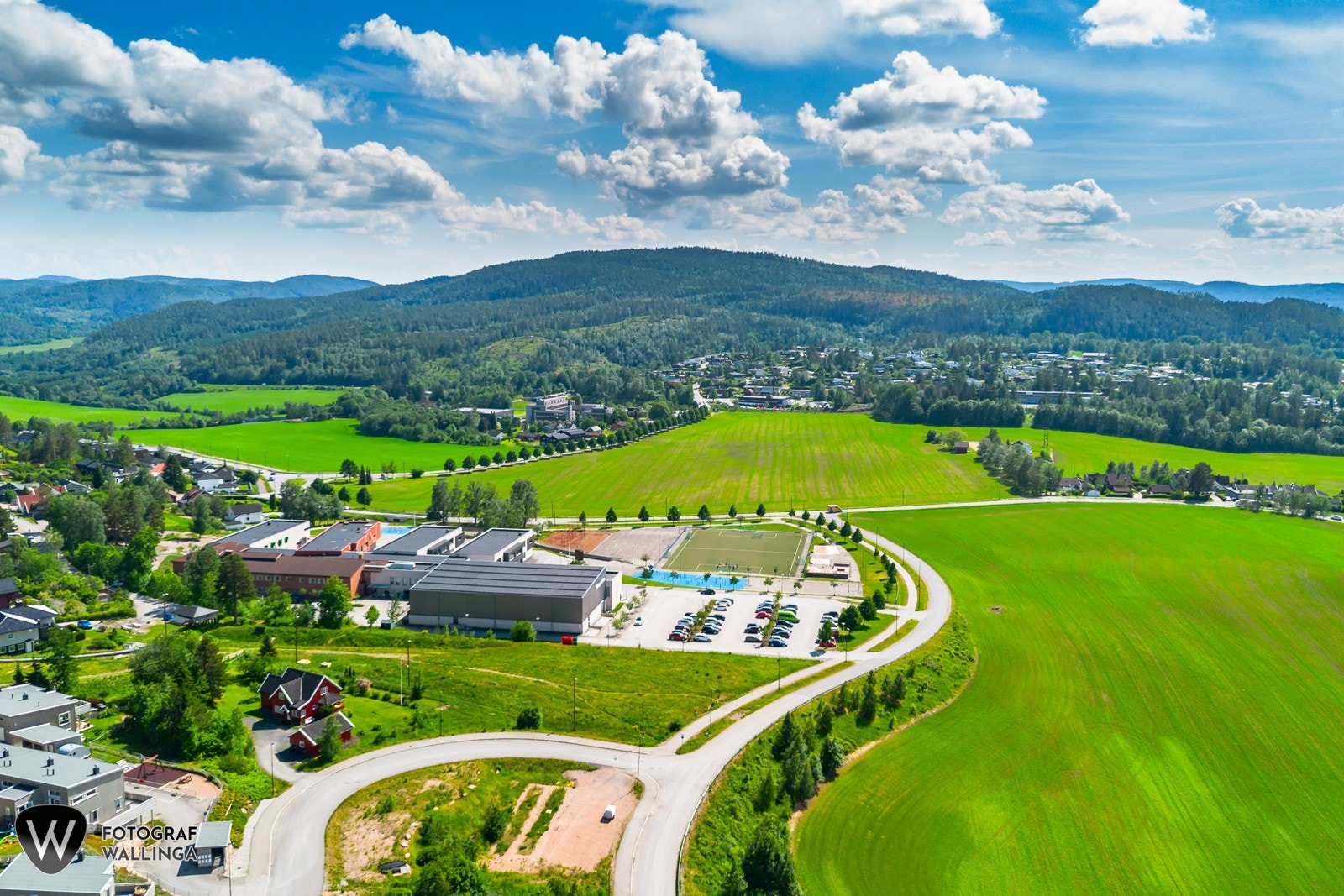 Midtbygda skole ligger ca. 1,2 km fra boligen. Galleribilde