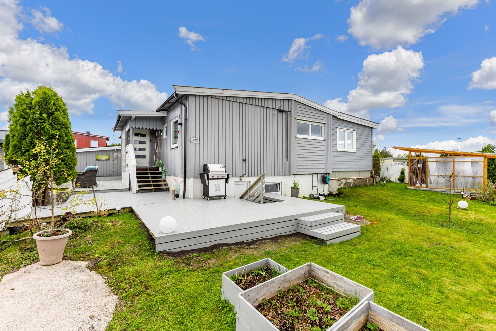 Omgivelsene er barnevennlige, like ved flotte rekreasjonsmuligheter i marka. Galleribilde