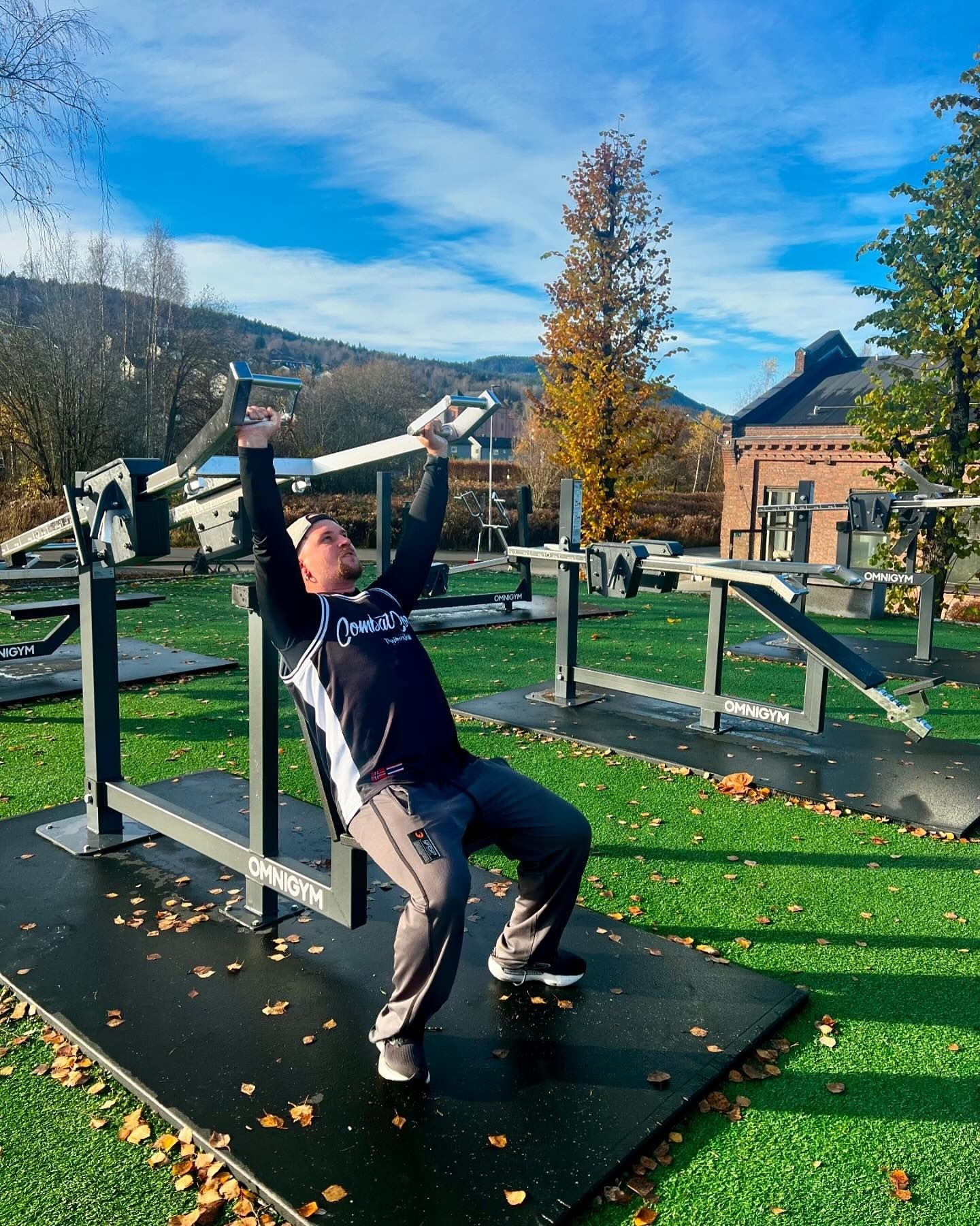 Nær nabo: Sundland verk med sandvolleybane Galleribilde